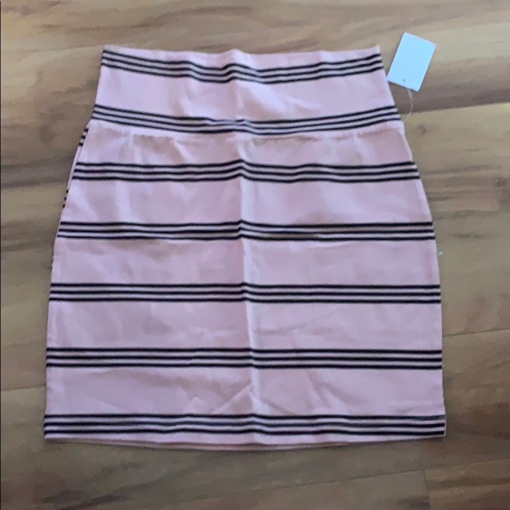 NWT womens skirt size M pink/black
